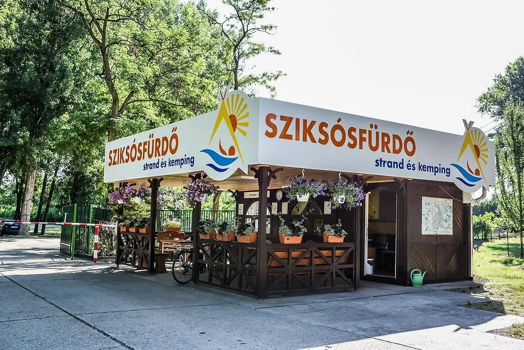 Sziksosfuerdo Strand Es Kemping Seghedin